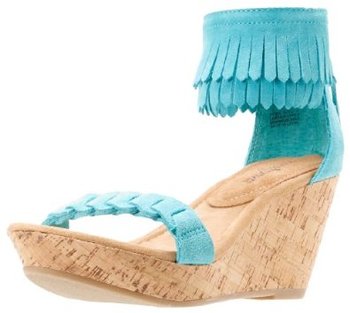 11762_minnetonka-women-s-nicki-sandal.jpg