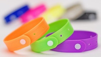 123743_4-citronella-scented-bracelets-fit-for-kids-and-adults-reusable-for-up-to-180-hours-assorted-colors.jpg