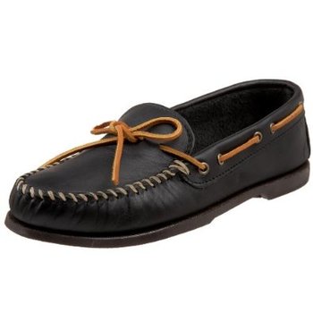 1475_minnetonka-men-s-classic-camp-moccasin.jpg