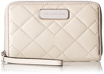 151902_marc-by-marc-jacobs-crosby-quilt-leather-wingman-wallet-tumbleweed-beige-one-size.jpg