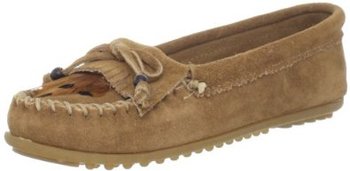 3010_minnetonka-women-s-feather-kilty-moccasin.jpg