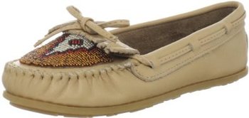 5130_minnetonka-women-s-beaded-kilty-moccasin.jpg