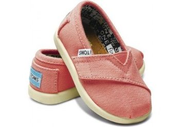 7043_toms-classic-canvas-tiny-kids-slip-ons.jpg